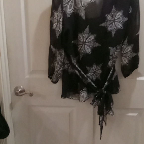 Blouse - Picture 2 of 3